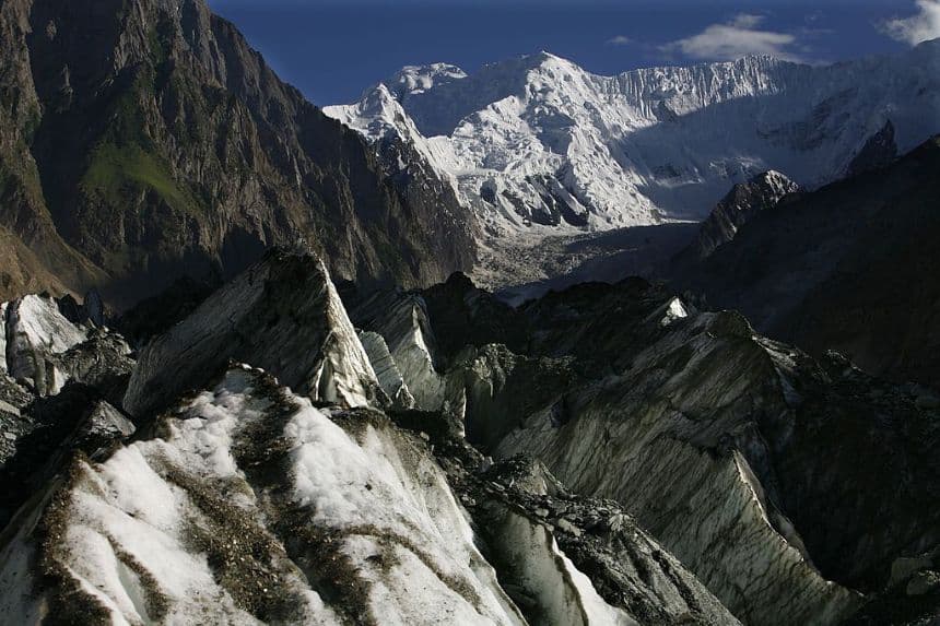 Vista general del glaciar Hopar en el distrito de Nagar, en Gilgit-Baltistán, en la zona de Cachemira administrada por Pakistán, el 6 de julio de 2007. (Paula Bronstein/Getty Images)