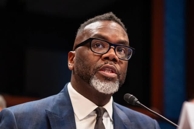 Alcaldes demócratas dicen que estrategias basadas en la comunidad están reduciendo la delincuencia