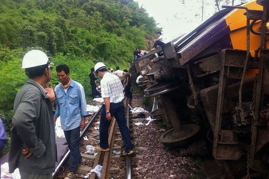 Nueve heridos al descarrilar un tren en el sur de Tailandia