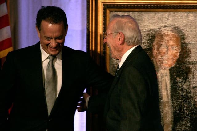 Tom Hanks recuerda con admiración al fallecido James Lovell, a quien encarnó en 'Apolo 13'