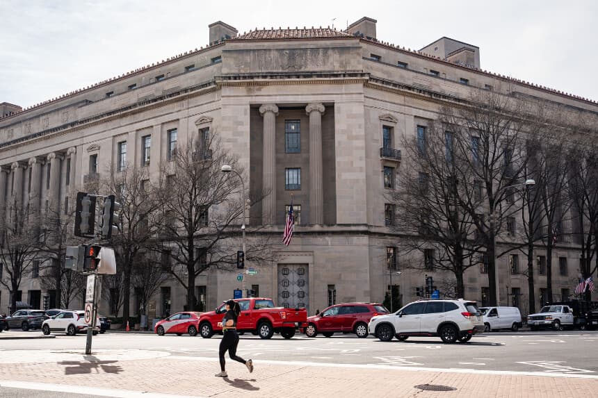 El Departamento de Justicia en Washington, el 10 de marzo de 2025. (Madalina Vasiliu/The Epoch Times).