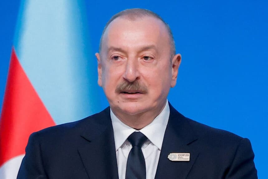 El presidente de Azerbaiyán, Ilham Aliyev, habla en una conferencia climática de la ONU en Bakú, Azerbaiyán, el 12 de noviembre de 2024. (Maxim Shemetov/Reuters).