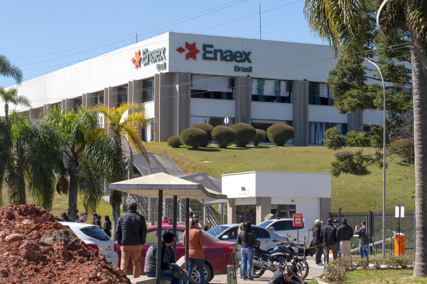 AME9370. QUATRO BARRAS, BRASIL.- Fotografía exterior de la empresa Enaex Brasil que fabrica explosivos para minería este martes, en Curitiba (Brasil). Al menos ocho personas están desaparecidas tras una fuerte explosión ocurrida en una fábrica de explosivos en la zona metropolitana de Curitiba, informaron fuentes oficiales. (EFE / Hedeson Alves)