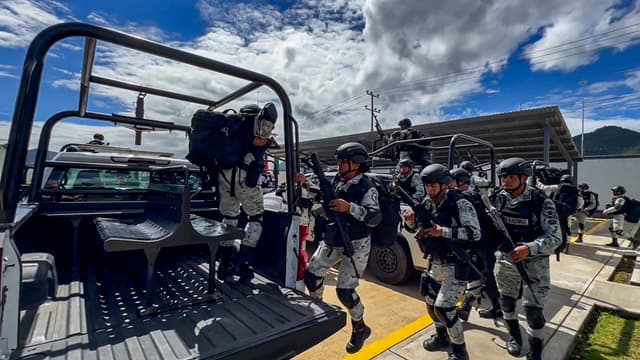 Detienen a 56 policías municipales tras tres días de operativos contra red criminal en Chiapas