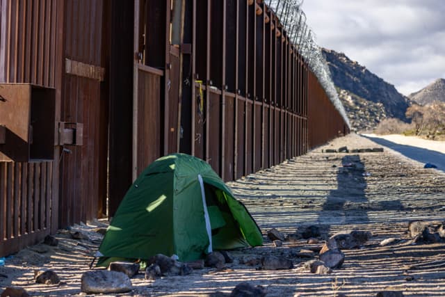 Cruces ilegales en Estados Unidos caen a su mínimo histórico: CBP