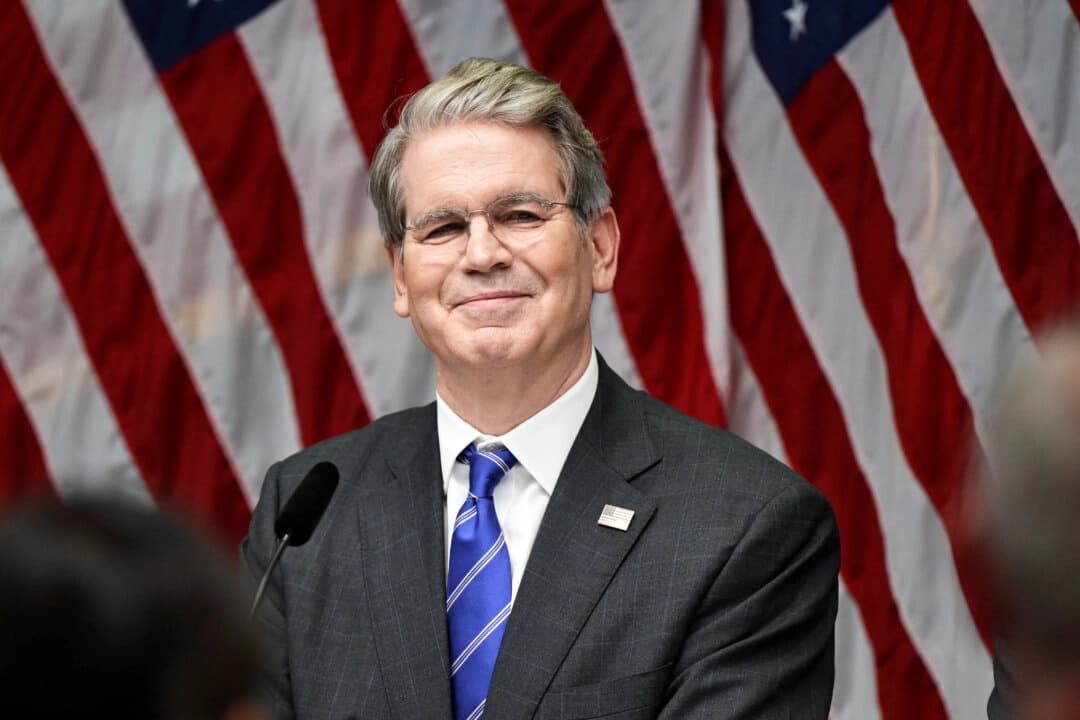 El secretario del Tesoro de Estados Unidos, Scott Bessent, asiste a una rueda de prensa en la sede gubernamental de Rosenbad tras la conclusión de las negociaciones comerciales entre los Estados Unidos y China, en Estocolmo, Suecia, el 29 de julio de 2025. (Magnus Lejhall/TT News Agency/vía Reuters).