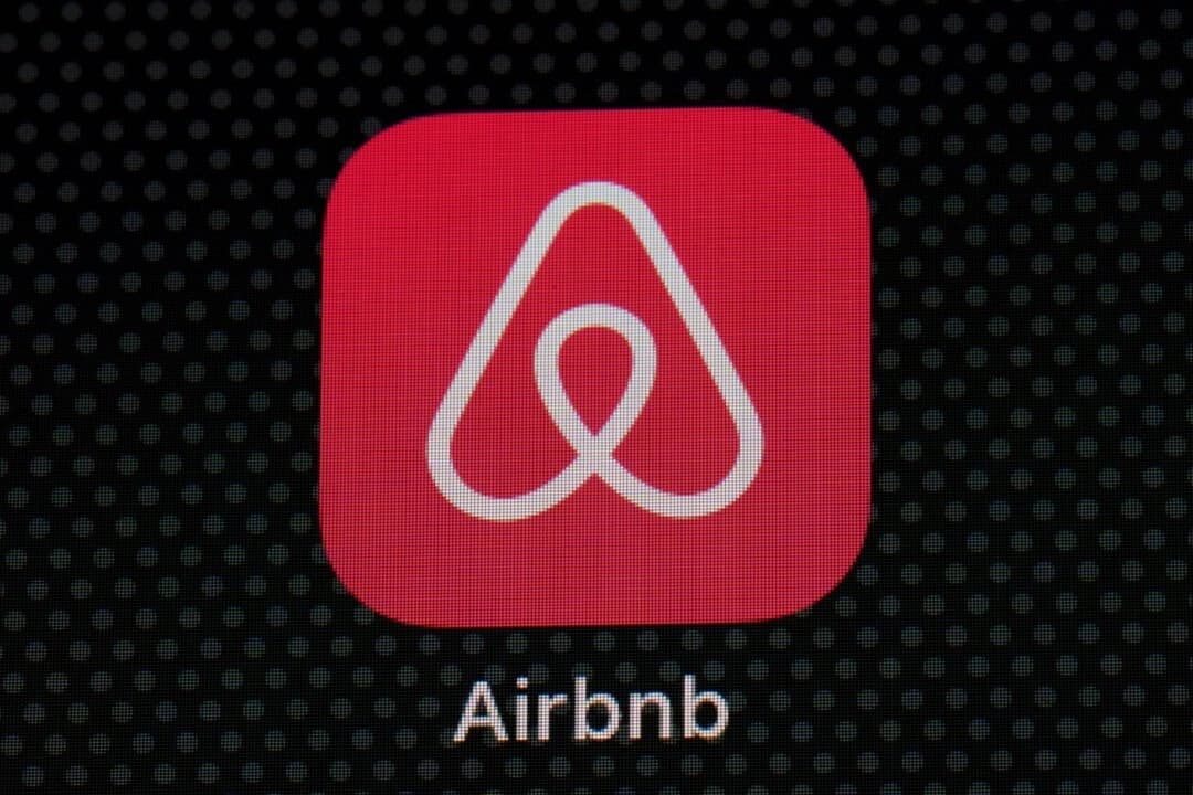 El icono de la aplicación Airbnb en la pantalla de un iPad en Washington. (Patrick Semansky/AP Photo)