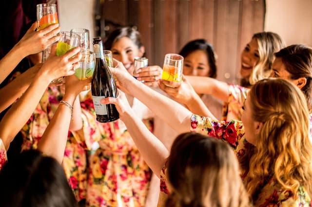 Consumo de alcohol entre estadounidenses alcanza su nivel más bajo, según encuesta