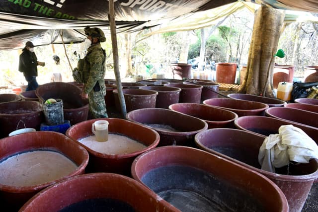 Desmantelan laboratorio clandestino y decomisan trece toneladas de metanfetamina en México