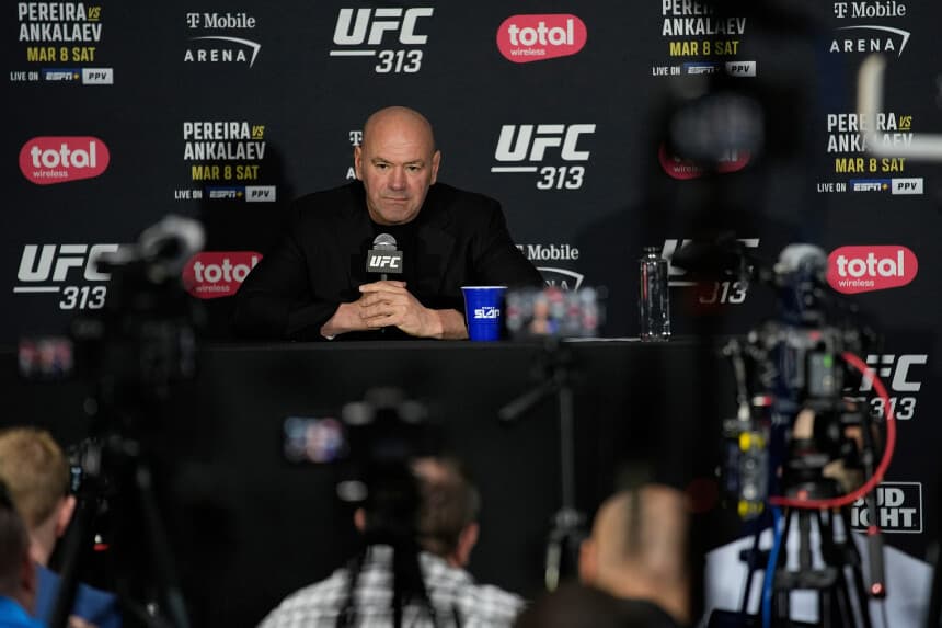 Dana White, director ejecutivo de Ultimate Fighting Championship, habla durante una rueda de prensa tras el evento de artes marciales mixtas UFC 313, celebrado el sábado 8 de marzo de 2025 en Las Vegas. (Foto de John Locher/AP).