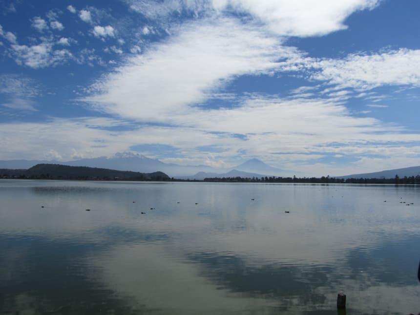 Vista del lago Chalco (México), enmarcado por los volcanes Xico, Popocatépetl e Iztaccíhuatl. (EFE/ Alastair Hodgetts/ Universidad De Edimburgo SOLO USO EDITORIAL/SOLO DISPONIBLE PARA ILUSTRAR LA NOTICIA QUE ACOMPAÑA CRÉDITO OBLIGATORIO)