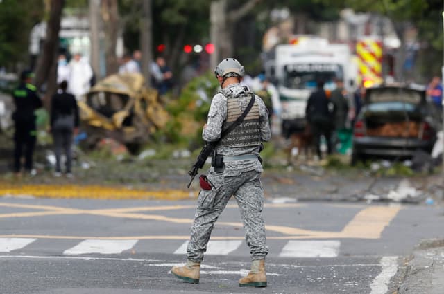 Al menos cinco muertos por presunto atentado contra base aérea en Colombia