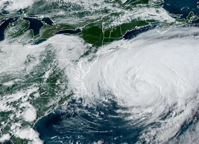 Carolina del Norte levanta varias alertas por tormenta tropical mientras Erin gira hacia el noreste