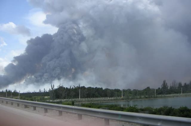Incendio en los Everglades de Florida crece un 115 % en menos de un día