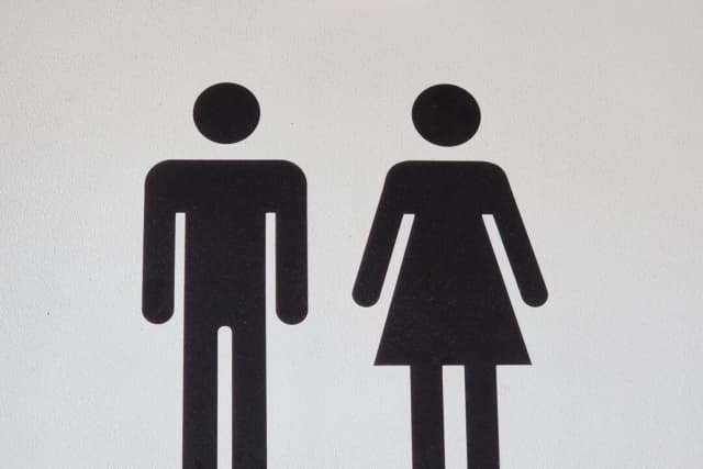 Spa para mujeres pide nueva audiencia tras ser obligados a admitir hombres identificados como transgénero