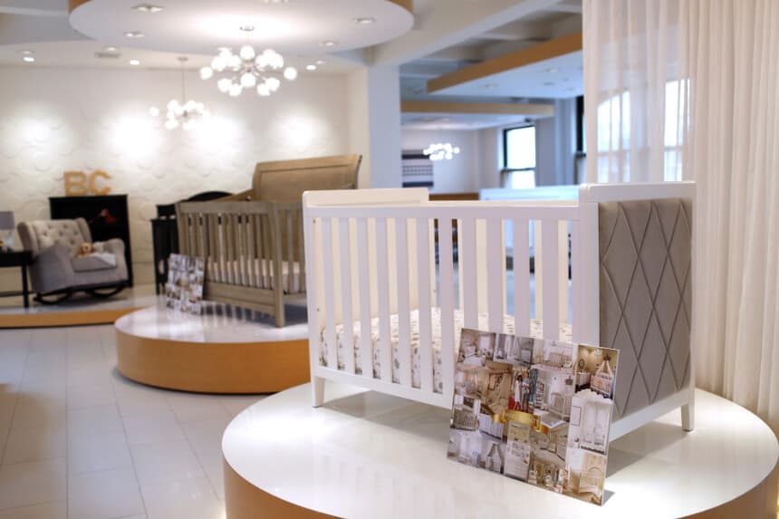 Muebles infantiles expuestos en una sala de exposición en Nueva York el 29 de mayo de 2019. (Mike Segar/Reuters).