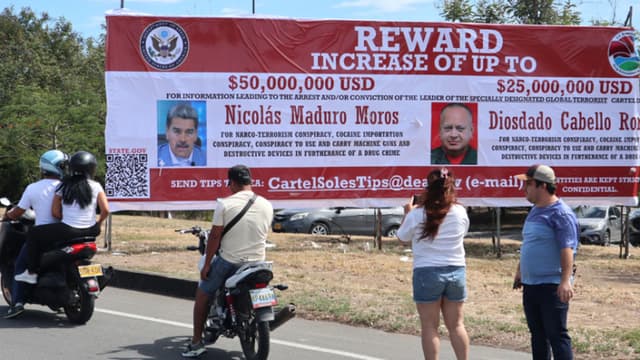 Valla con recompensa por Maduro y Cabello aparece en la frontera de Colombia con Venezuela