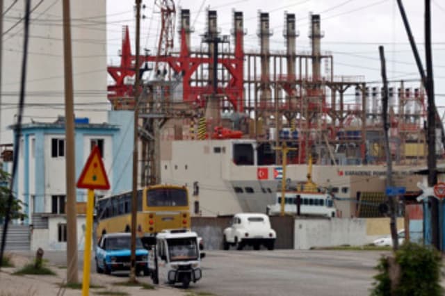 Apagones, promesas, averías: Doce meses de crisis energética total en Cuba