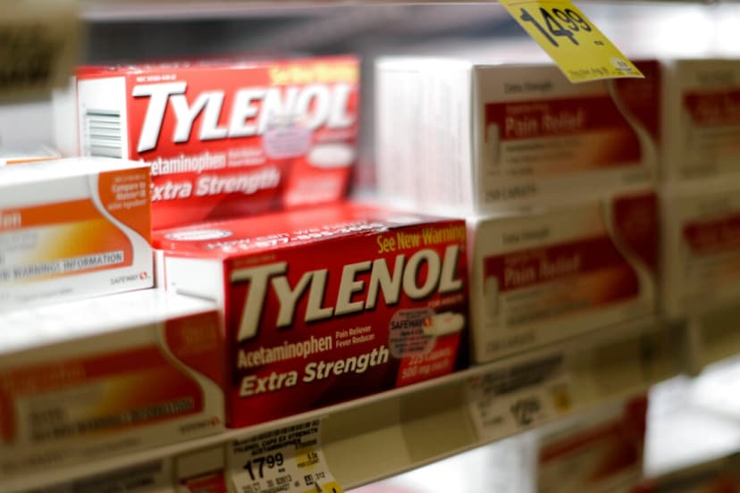 Analgésico de la marca Tylenol en exhibición en la tienda Safeway de Wheaton, Maryland, el 13 de febrero de 2015. (Gary Cameron/Reuters)