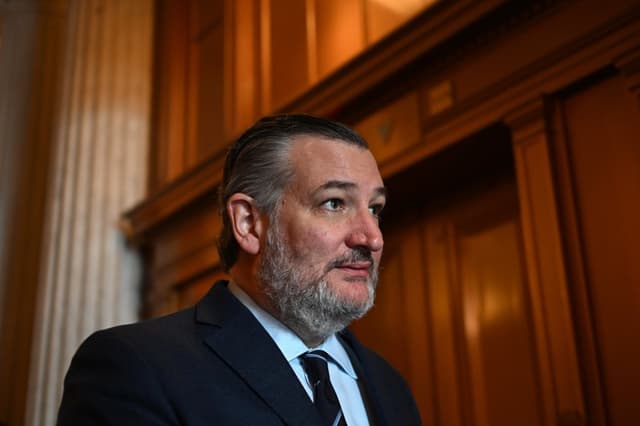 Senador republicano estadounidense Ted Cruz está en El Salvador para reunirse con Bukele