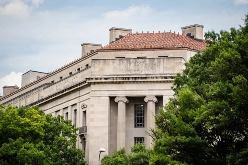 El Departamento de Justicia en Washington, el 21 de julio de 2025. (Madalina Kilroy/The Epoch Times)