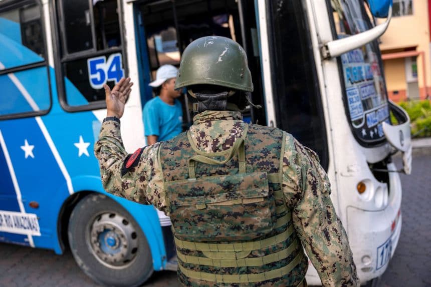 Nueve personas mueren en el accidente de un autobús en el centro de Ecuador