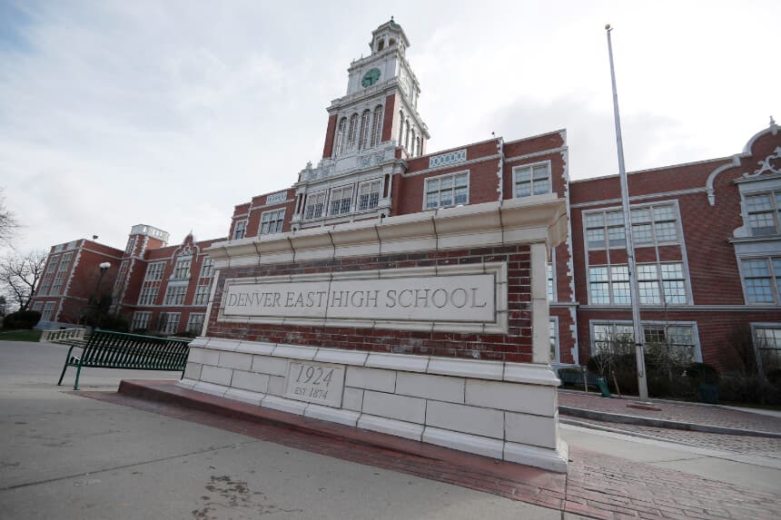 Denver East High School en Denver, el 17 de abril de 2019. (David Zalubowski/AP).
