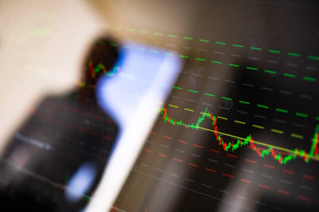 Posibles recortes de tasas de la Fed e inversiones generan preocupación por posible "burbuja de activos"