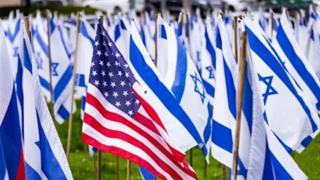 Decisión rechaza exhibir la bandera israelí en los campus escolares de Beverly Hills