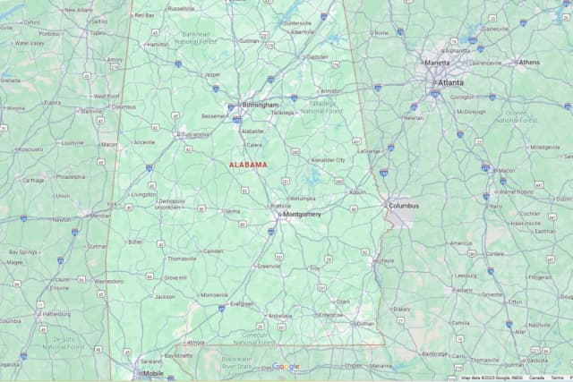 Padre y madre mueren y siete niños quedan heridos por accidente en parque todoterreno de Alabama