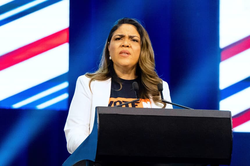 Aranceles de Trump no deben distraer de la expansión militar del PCCh, dice senadora Price