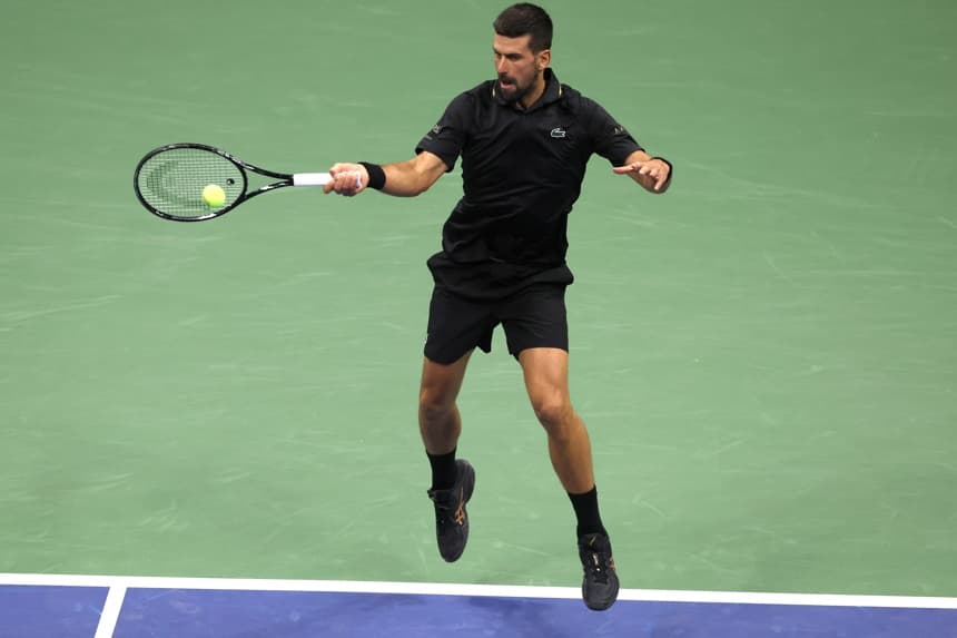 El serbio Novak Djokovic se convirtió, a sus 38 años, en el tenista de mayor edad en llegar a los octavos de final en Nueva York desde que lo hiciera Jimmy Connors en 1991. (EFE/EPA/JOHN G. MABANGLO)