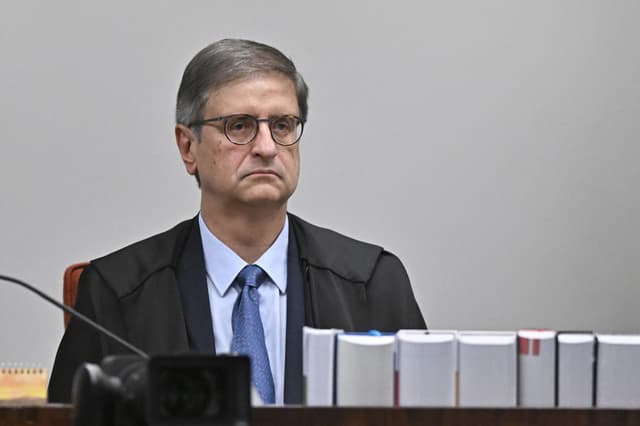 Fiscal pide condenar a Bolsonaro y a siete más por intento de golpe