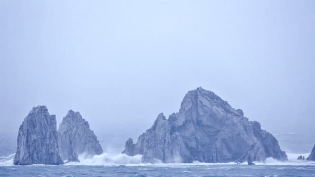 Tormenta tropical Lorena amenaza el Pacífico mexicano