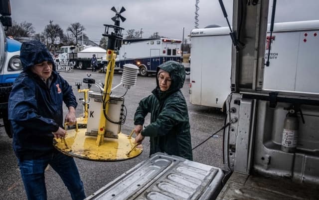 El DOJ presenta demanda contra Illinois por ofrecer matrícula estatal a inmigrantes ilegales