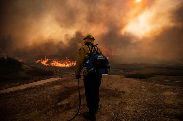 Miles de rayos desatan una nueva ola de incendios en California