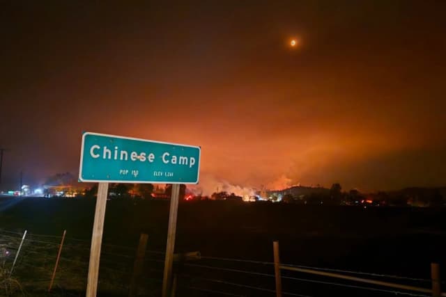 Incendio en el norte de California quema viviendas en histórica ciudad minera