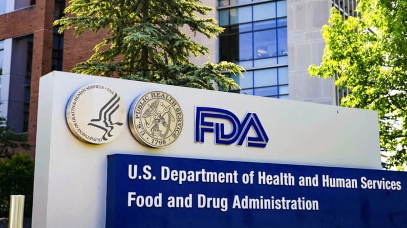 La FDA retira 650,000 botellas de agua vendidas en Illinois y Wisconsin