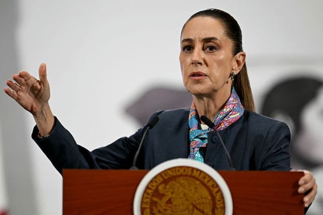 Presidenta Sheinbaum dice que está considerando imponer aranceles a China