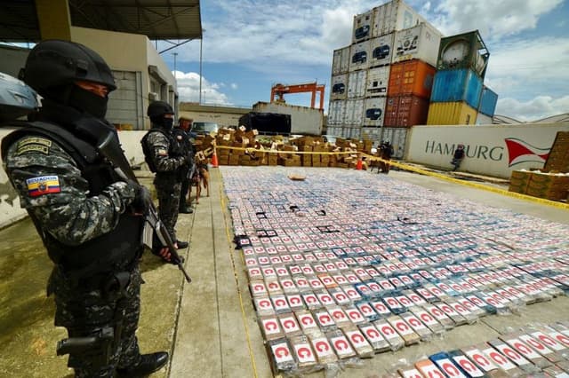 Ecuador decomisa cargamento de cocaína que iba a México como parte de una ruta del narcotráfico