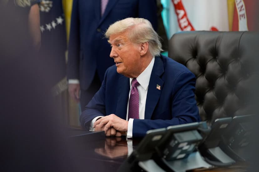 El presidente Donald Trump habla en el Despacho Oval de la Casa Blanca el 5 de septiembre de 2025. (Alex Brandon/AP).