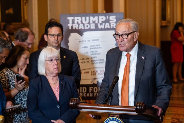 Schumer amenaza con "forzar" una votación en el Senado para derogar aranceles de Trump