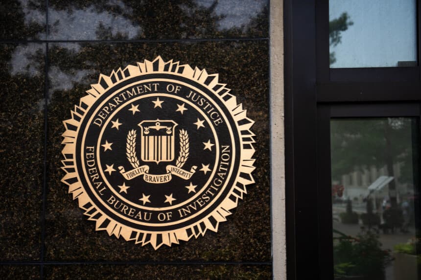 FBI advierte que los deepfakes con IA son cada vez más difíciles de detectar