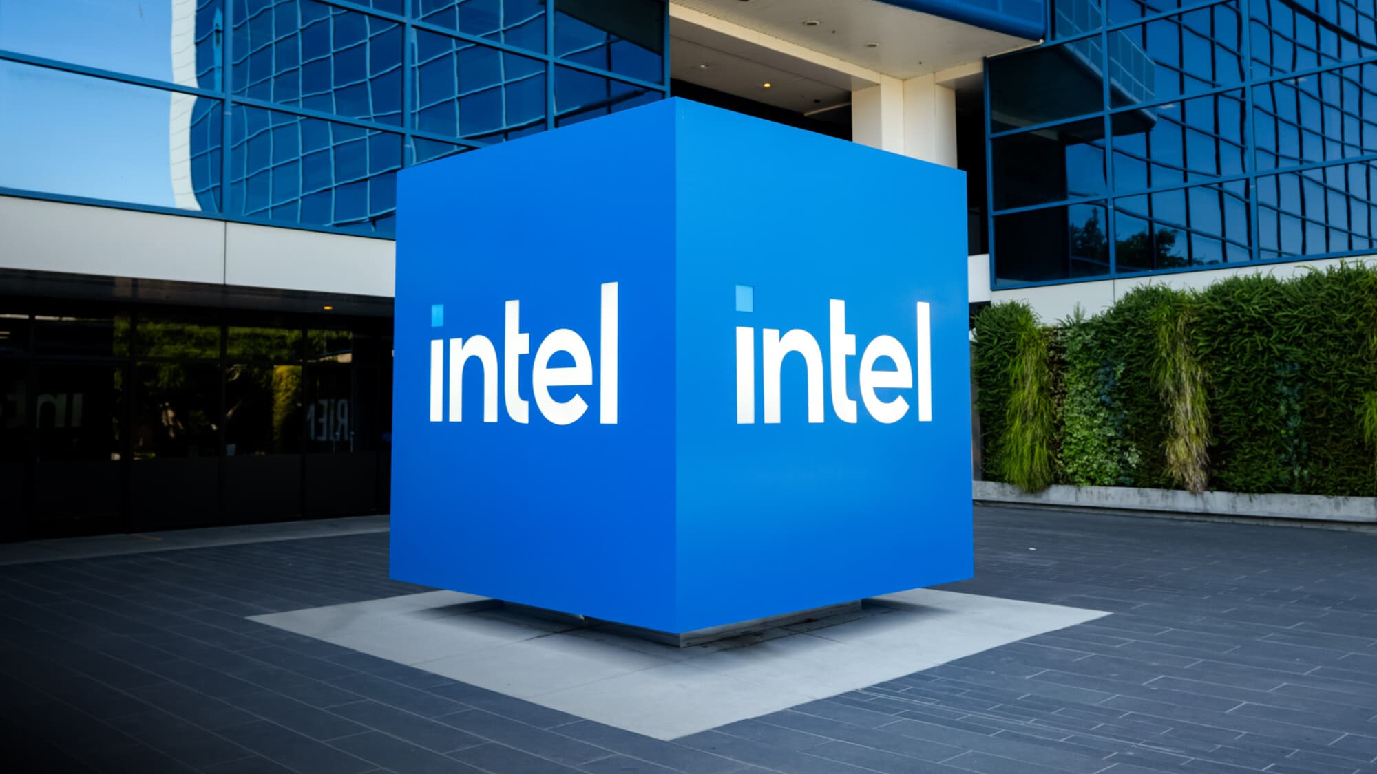 Cómo la participación del gobierno estadounidense en Intel afectará la competencia tecnológica con China