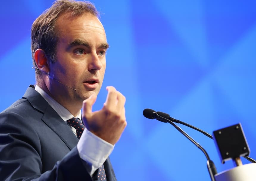 Macron nombra al ministro de Defensa Sébastien Lecornu como primer ministro francés