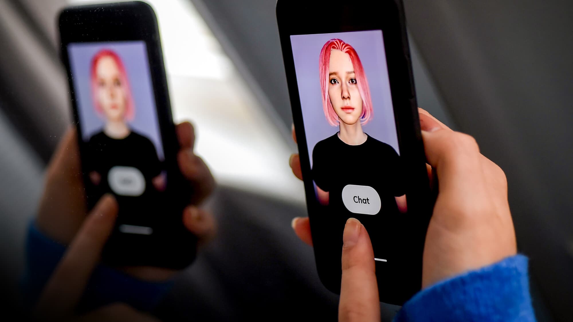 Un chatbot creado con inteligencia artificial se muestra en la pantalla de un smartphone en Arlington, Virginia, el 30 de abril de 2020. (Olivier Douliery/AFP a través de Getty Images).