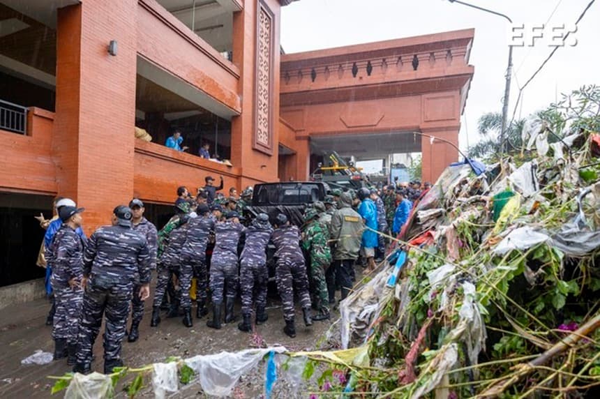Al menos 13 personas perdieron la vida tras graves inundaciones que azotaron la isla de Bali