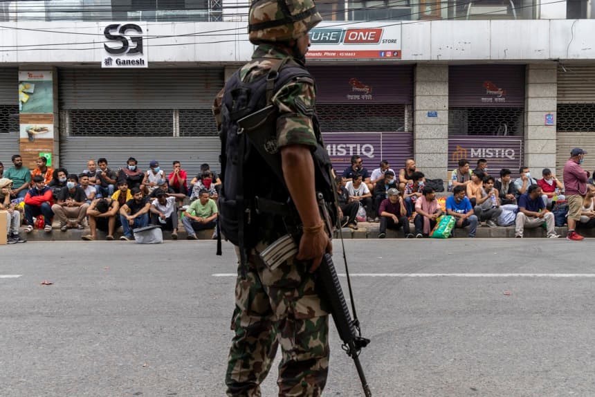 Miembros del Ejército nepalés en Kathmandu, Nepal, el 10 de septiembre de 2025. (EFE/NARENDRA SHRESTHA)