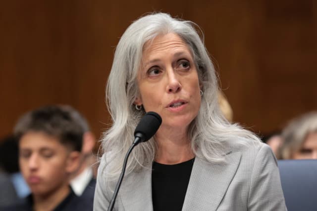 Directora de los CDC que fue destituida testificará ante el Senado
