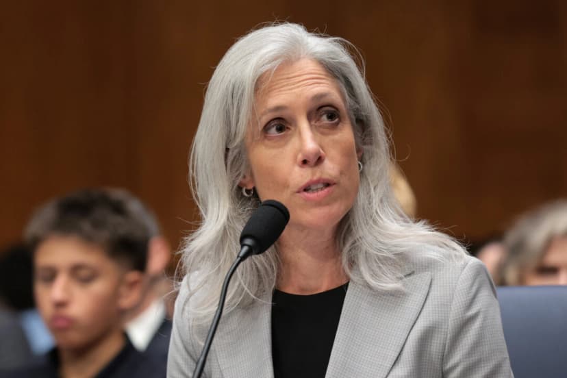 Susan Monarez, candidata del presidente Donald Trump para ocupar el cargo de directora de los Centros para el Control y la Prevención de Enfermedades, testifica durante su audiencia de confirmación ante el Comité Senatorial de Salud, Educación, Trabajo y Pensiones en el edificio Dirksen del Senado en Washington el 25 de junio de 2025. (Kayla Bartkowski/Getty Images)